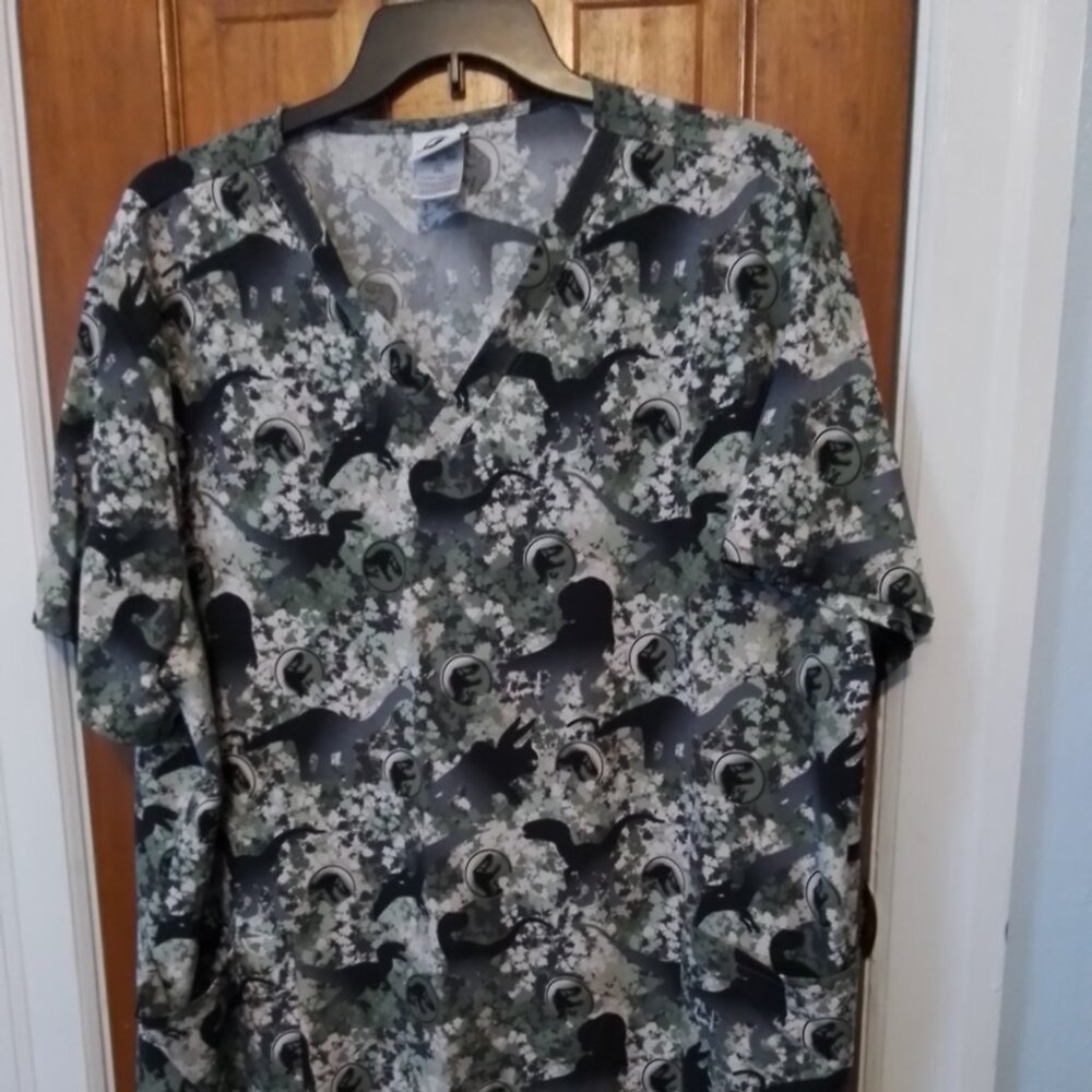 Plus size women jurassic park scrub top 3x